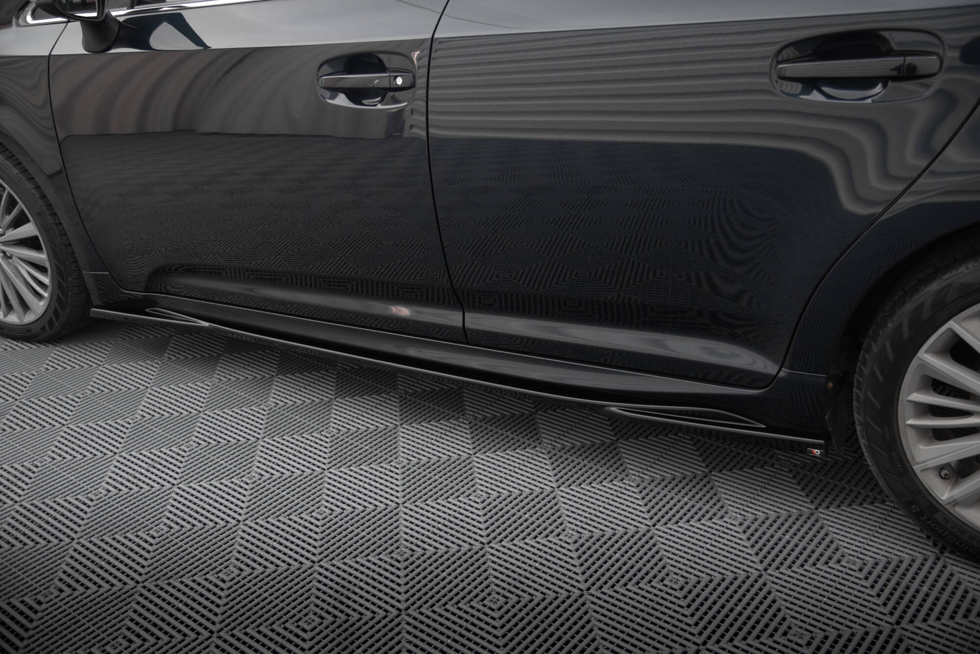 Maxton Design Street+ Seitenschweller Leisten passend für Toyota Avensis Mk3 Facelift schwarz Hochglanz