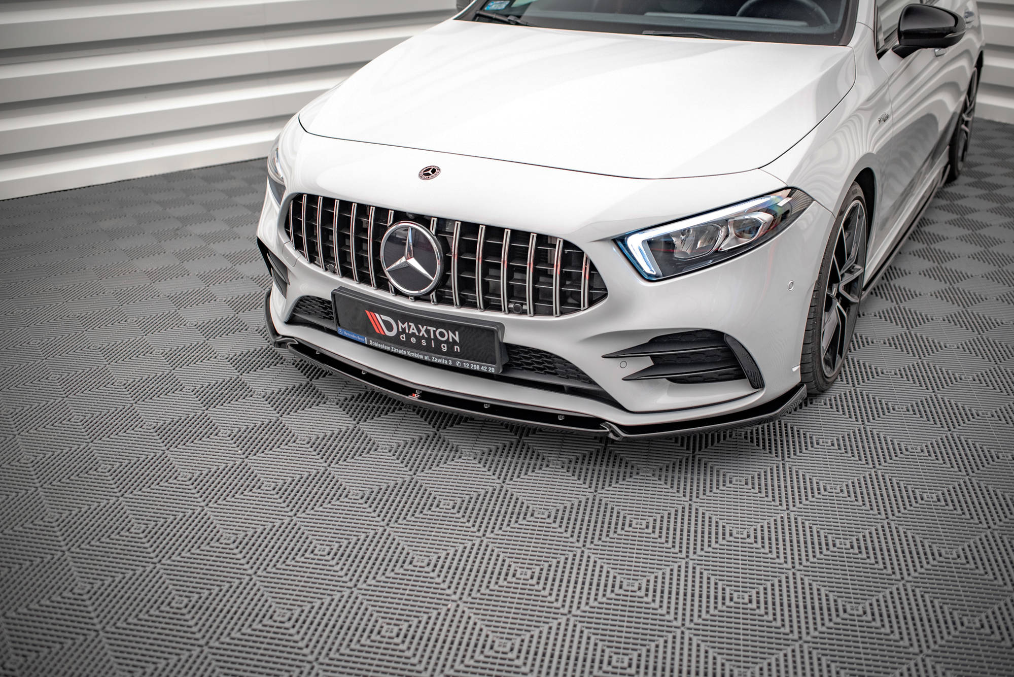Maxton Design Street+ Spoilerlippe Front Ansatz V.4 passend für Mercedes A35 AMG / AMG-Line W177 schwarz Hochglanz