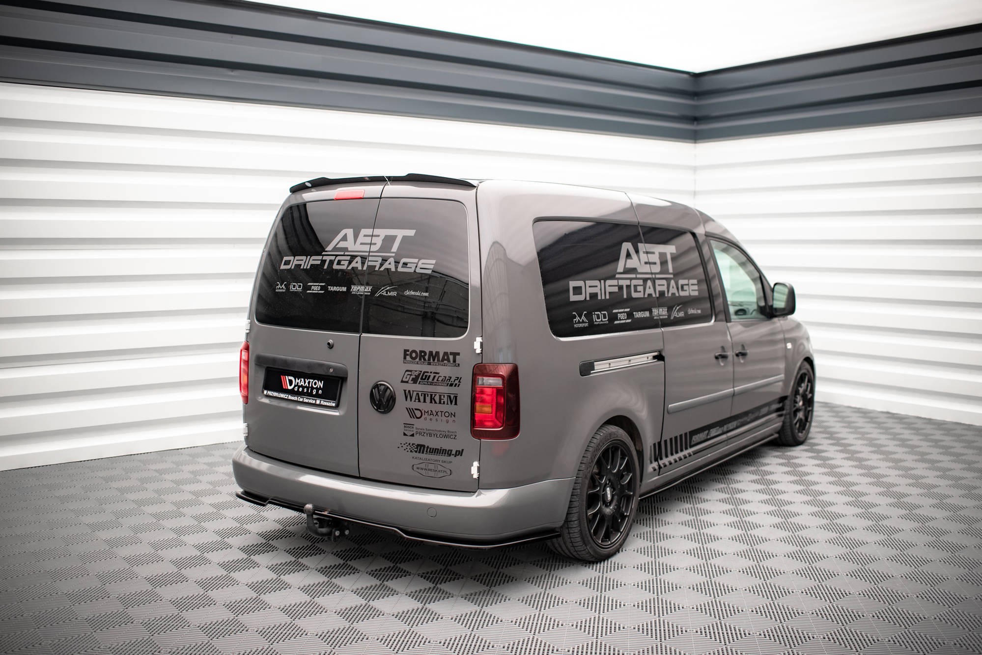 Maxton Design Mittlerer Diffusor Heck Ansatz für Volkswagen Caddy Long Mk3 Facelift Carbon Look