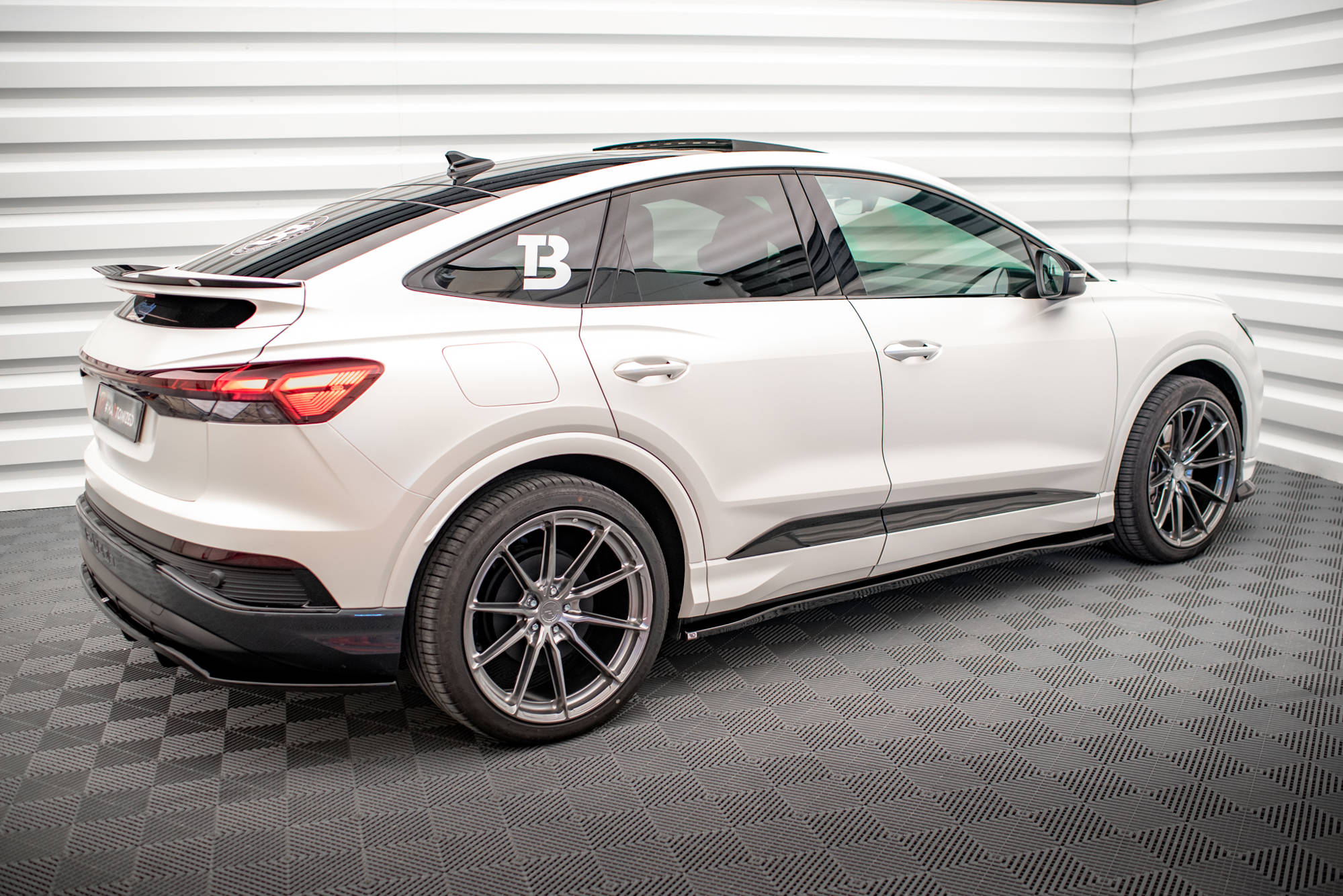 Maxton Design Street+ Seitenschweller Leisten passend für Audi Q4 e-tron Sportback S-line Mk1 schwarz Hochglanz