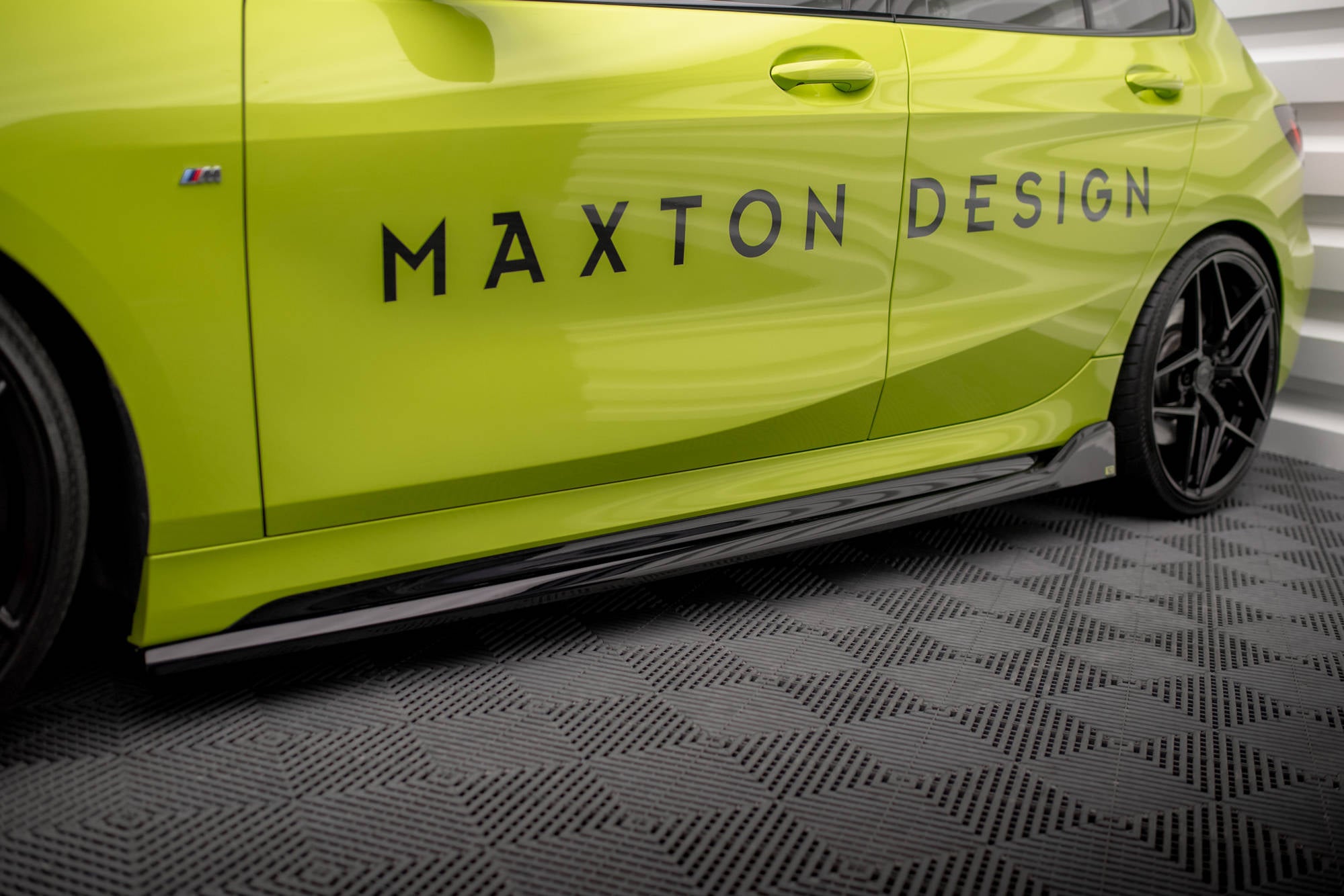 Maxton Design Street+ Seitenschweller Leisten passend für V.5 BMW 1er M-Paket/ M135i / 128ti F40 schwarz Hochglanz