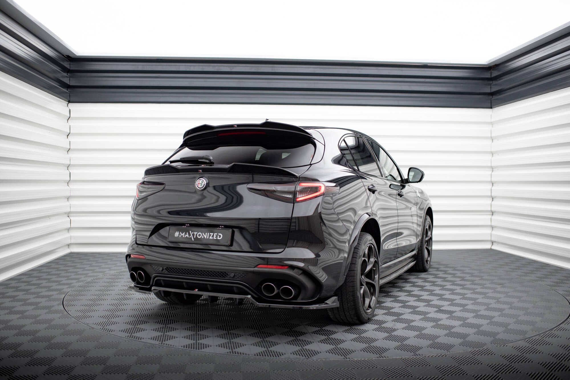 Maxton Design Niedriger Spoiler CAP 3D passend für Alfa Romeo Stelvio Mk1 schwarz Hochglanz