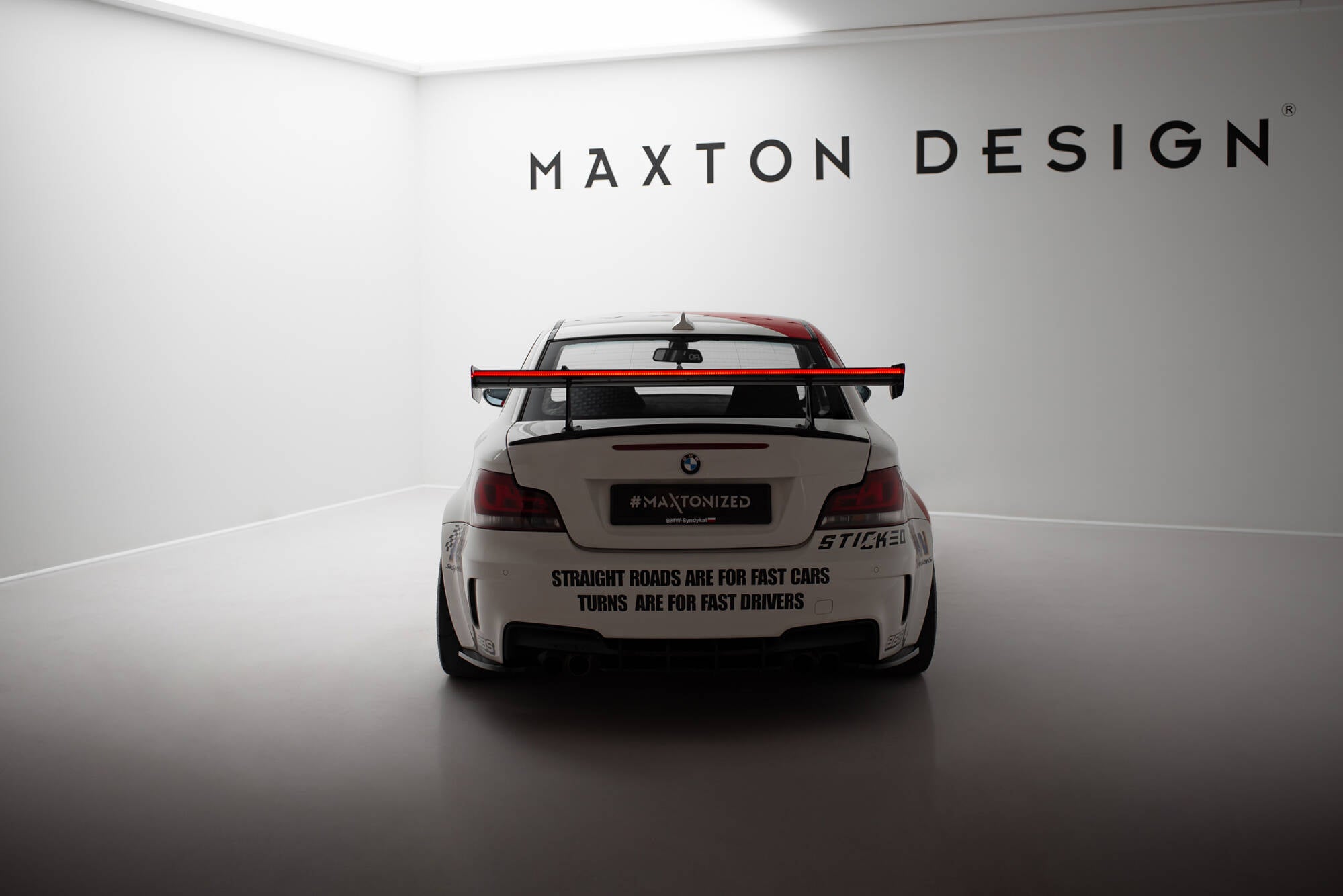 Maxton Design Carbon Spoiler With Upper Swan Mounting + LED BMW 1er M E82 für BMW M1 E82