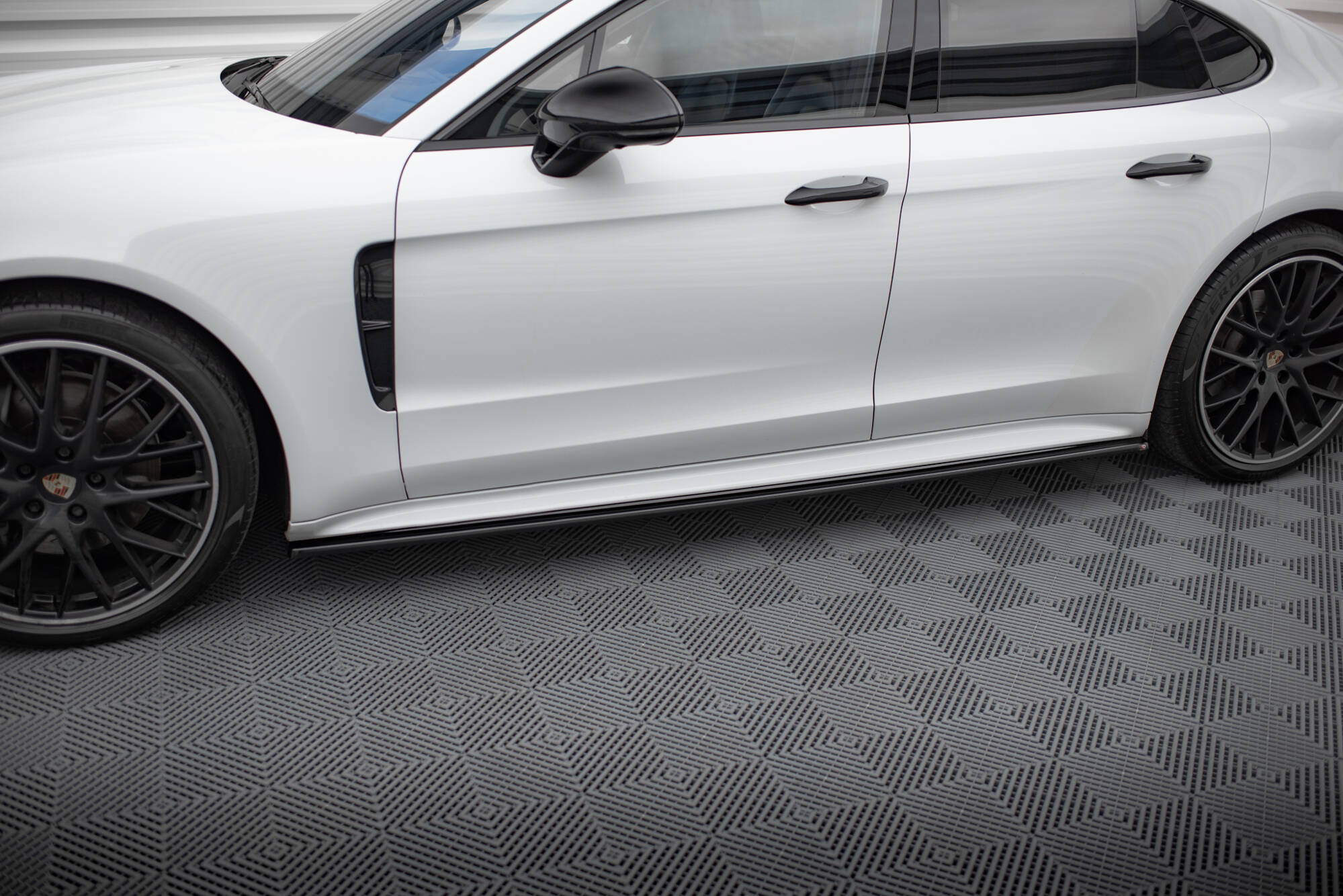 Maxton Design Street+ Seitenschweller Leisten passend für Porsche Panamera GTS 971 schwarz Hochglanz