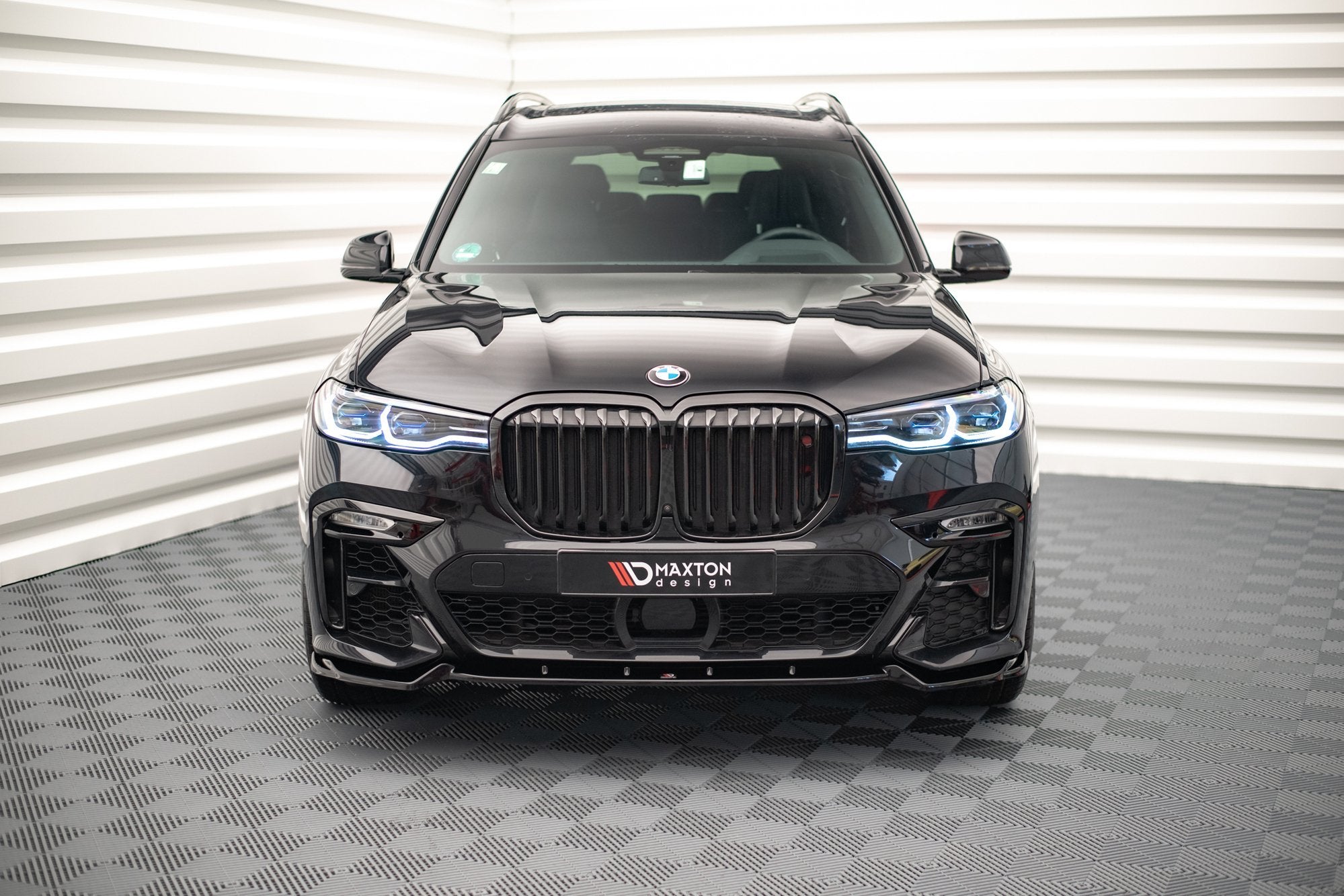 Maxton Design Street+ Spoilerlippe Front Ansatz V.2 passend für BMW X7 M-Paket G07 schwarz Hochglanz