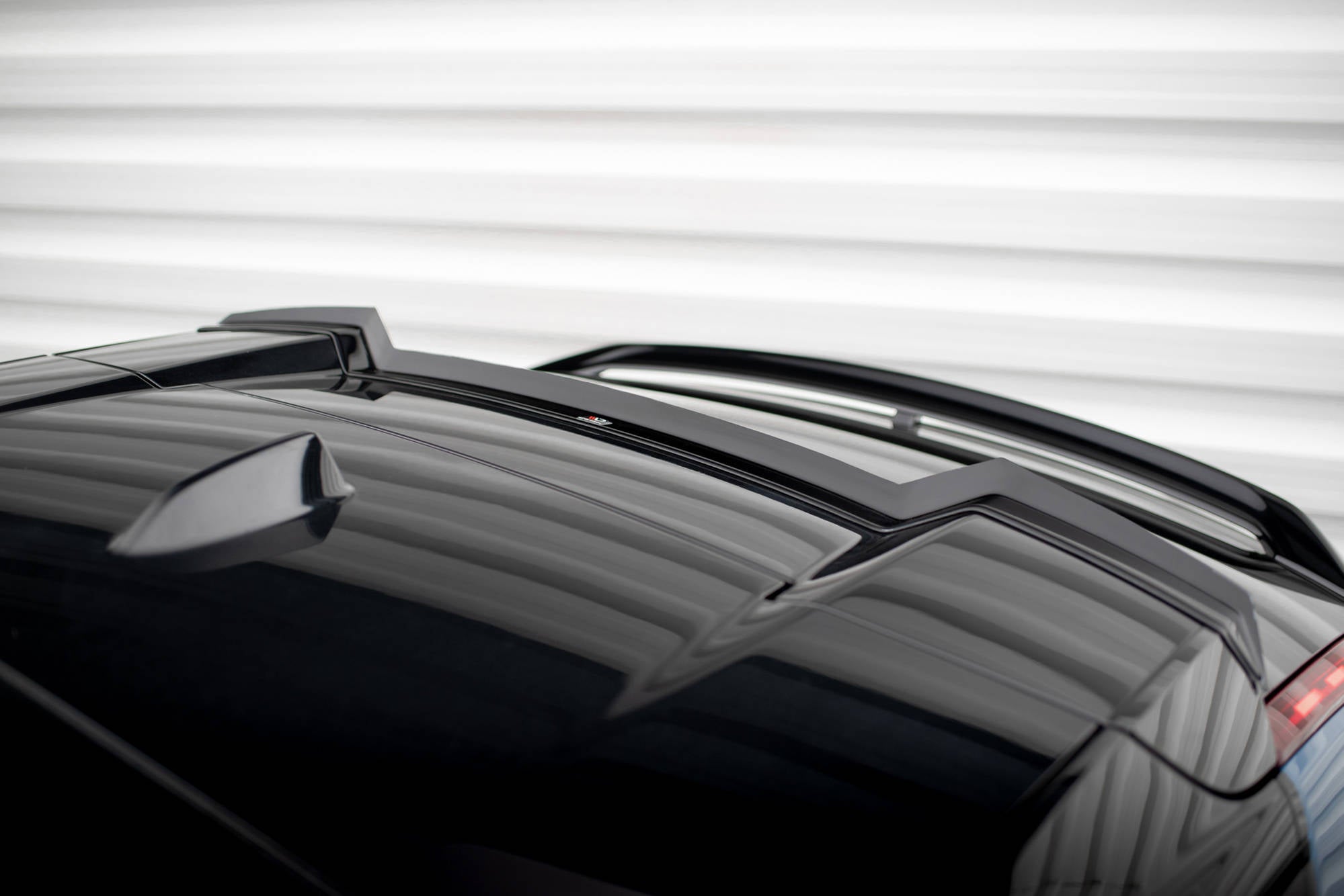 Maxton Design Spoiler CAP passend für Volvo C40 Mk1 schwarz Hochglanz