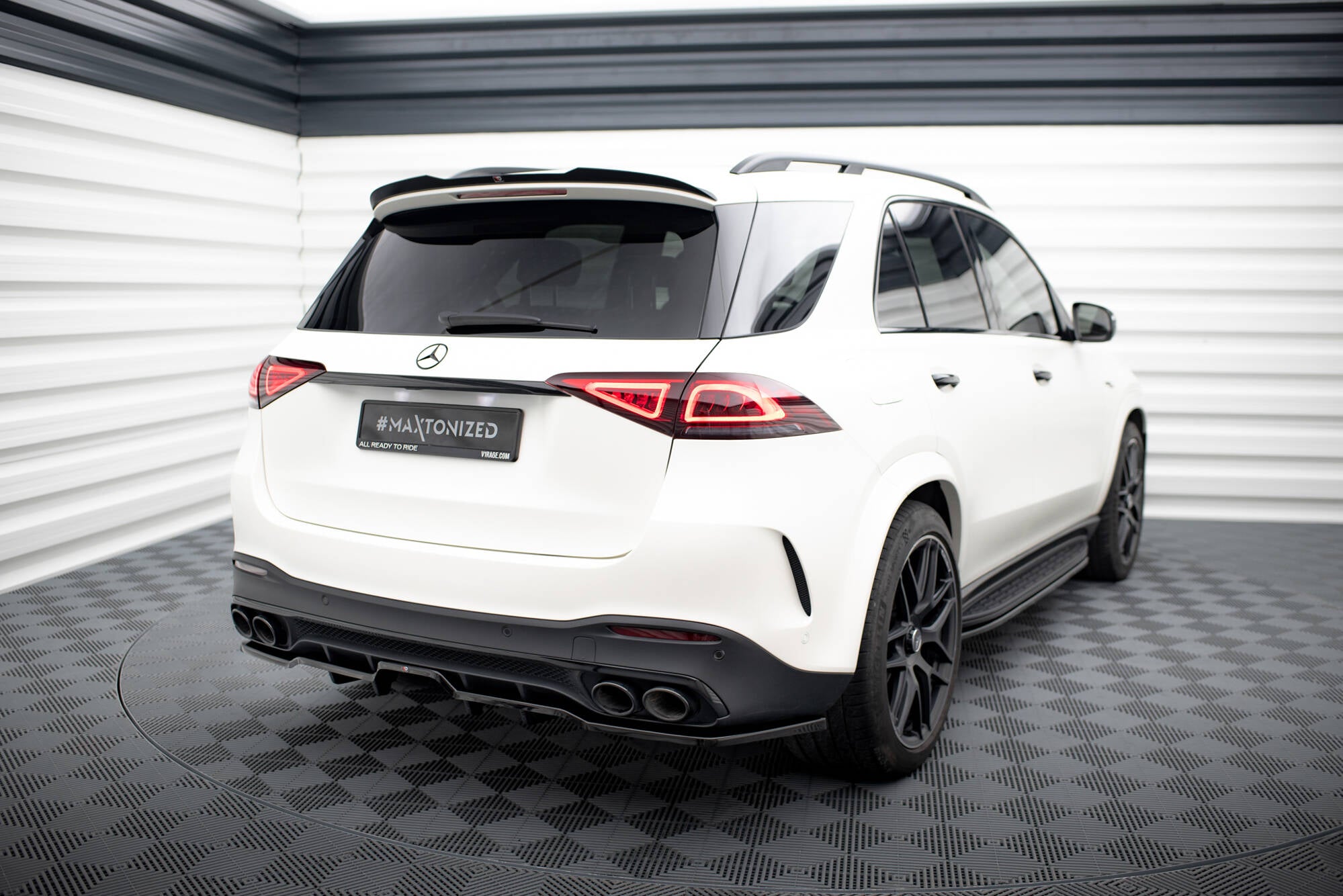 Maxton Design Street+ Mittlerer Diffusor RACE passend für Mercedes-AMG GLE 53 / 63 W167 / W167 Facelift schwarz Hochglanz