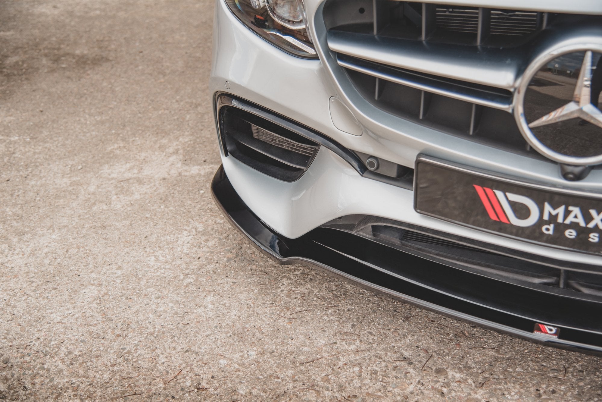 Maxton Design Street+ Spoilerlippe Front Ansatz V.1 passend für Mercedes-Benz E63 AMG Kombi/Limousine S213/W213 schwarz Hochglanz