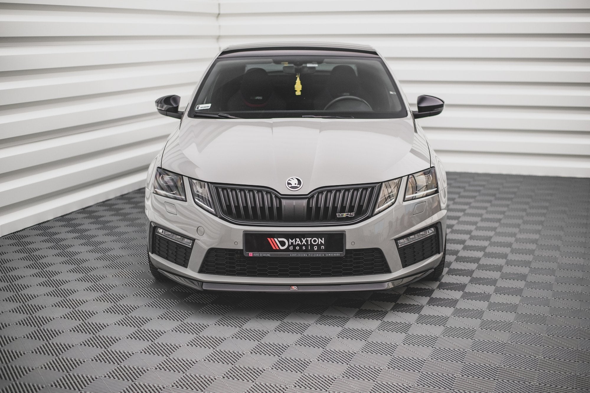 Maxton Design Street+ Spoilerlippe Front Ansatz V.1 passend für Skoda Octavia RS Mk3 Facelift schwarz Hochglanz