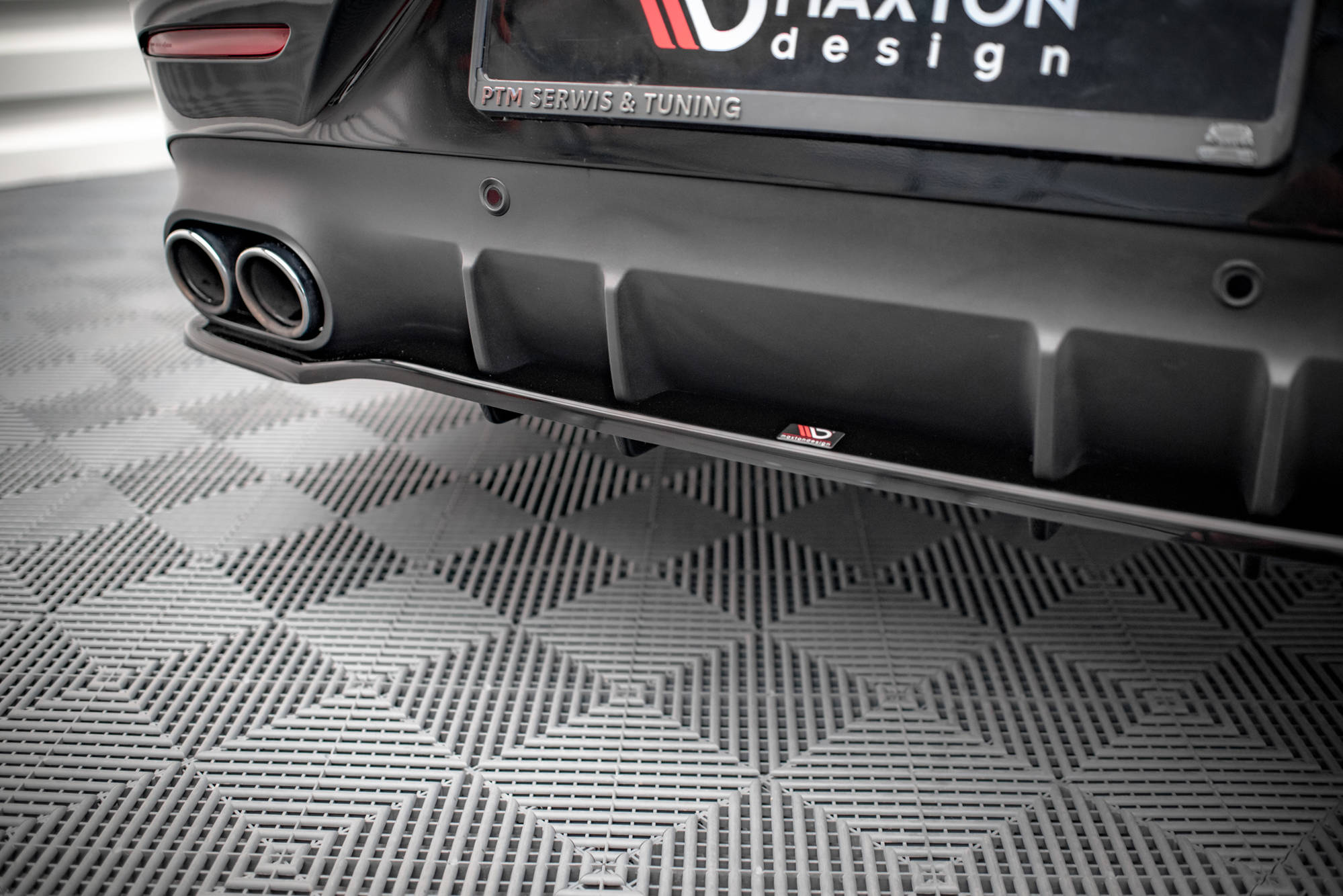 Maxton Design Street+ Mittlerer Diffusor RACE passend für Mercedes-AMG CLS 53 C257 schwarz Hochglanz