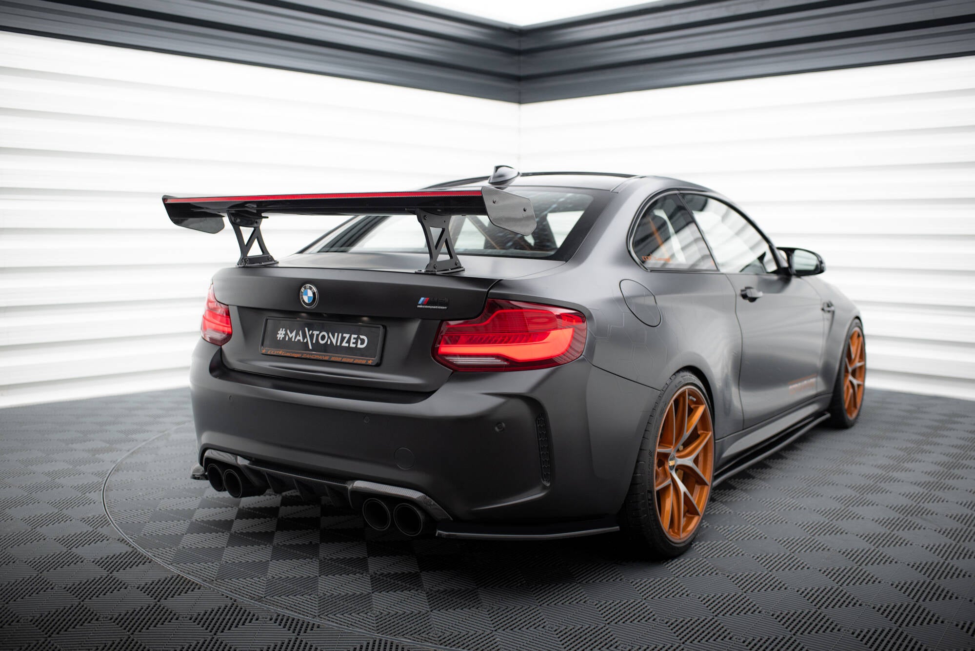 Maxton Design Carbon Spoiler With Internal Brackets Uprights + LED BMW M2 F87 / 2 / 2 M-Paket F22 für BMW M2 F87