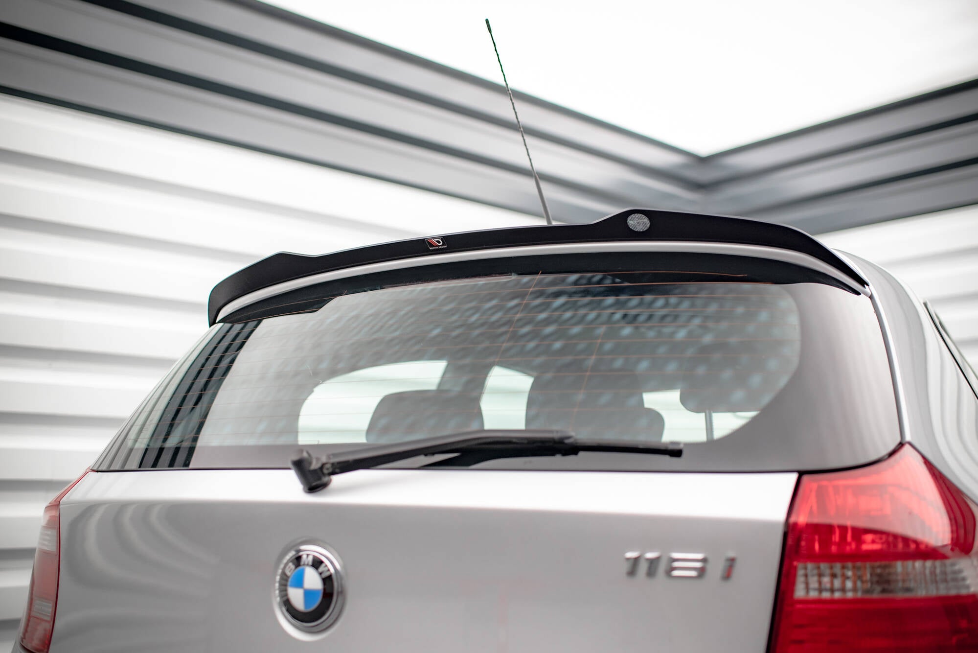 Maxton Design Spoiler CAP V.2 passend für BMW 1er E81 Facelift schwarz Hochglanz