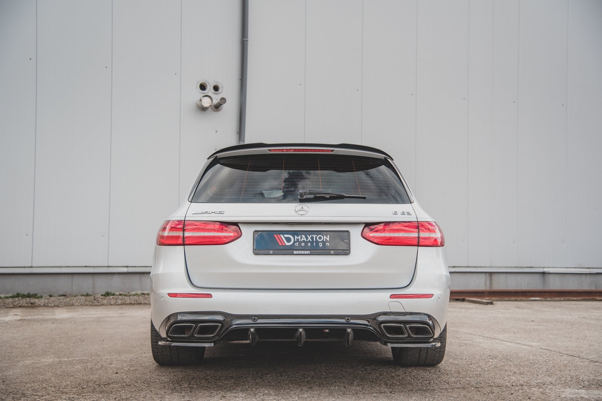 Maxton Design Spoiler CAP V.2 passend für Mercedes-Benz E Kombi S213 schwarz Hochglanz