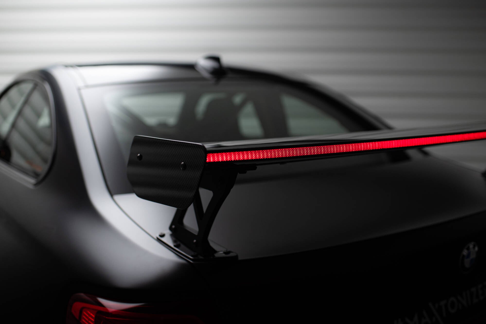 Maxton Design Carbon Spoiler With External Brackets Uprights + LED BMW M2 F87 / 2 / 2 M-Paket F22 für BMW M2 F87