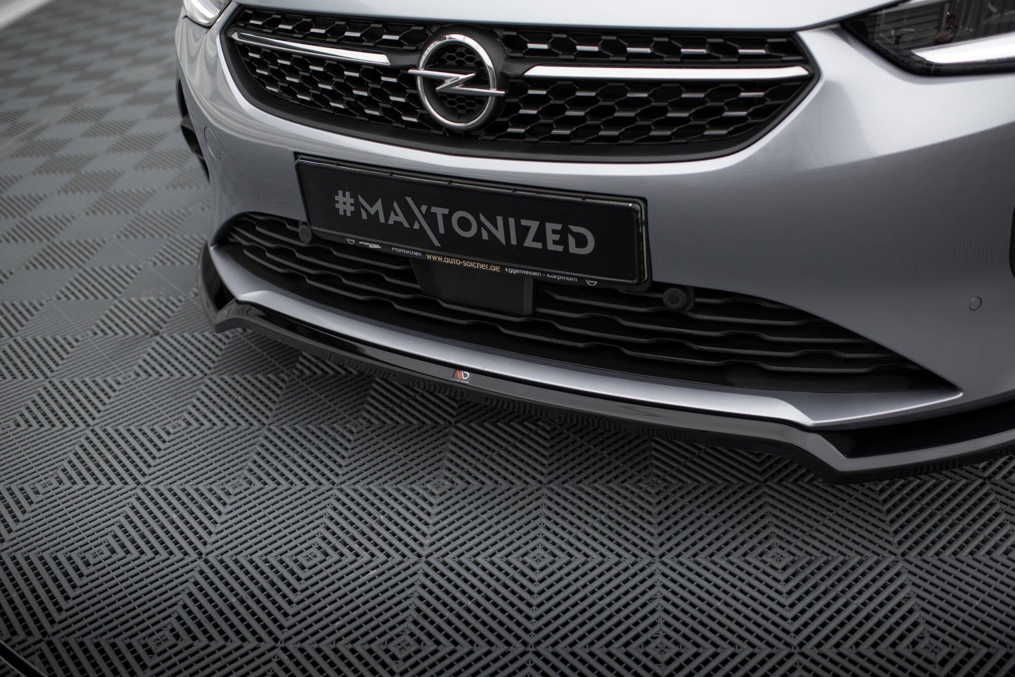 Maxton Design Street+ Spoilerlippe Front Ansatz V.2 passend für Opel Corsa F ( Mk6) schwarz Hochglanz