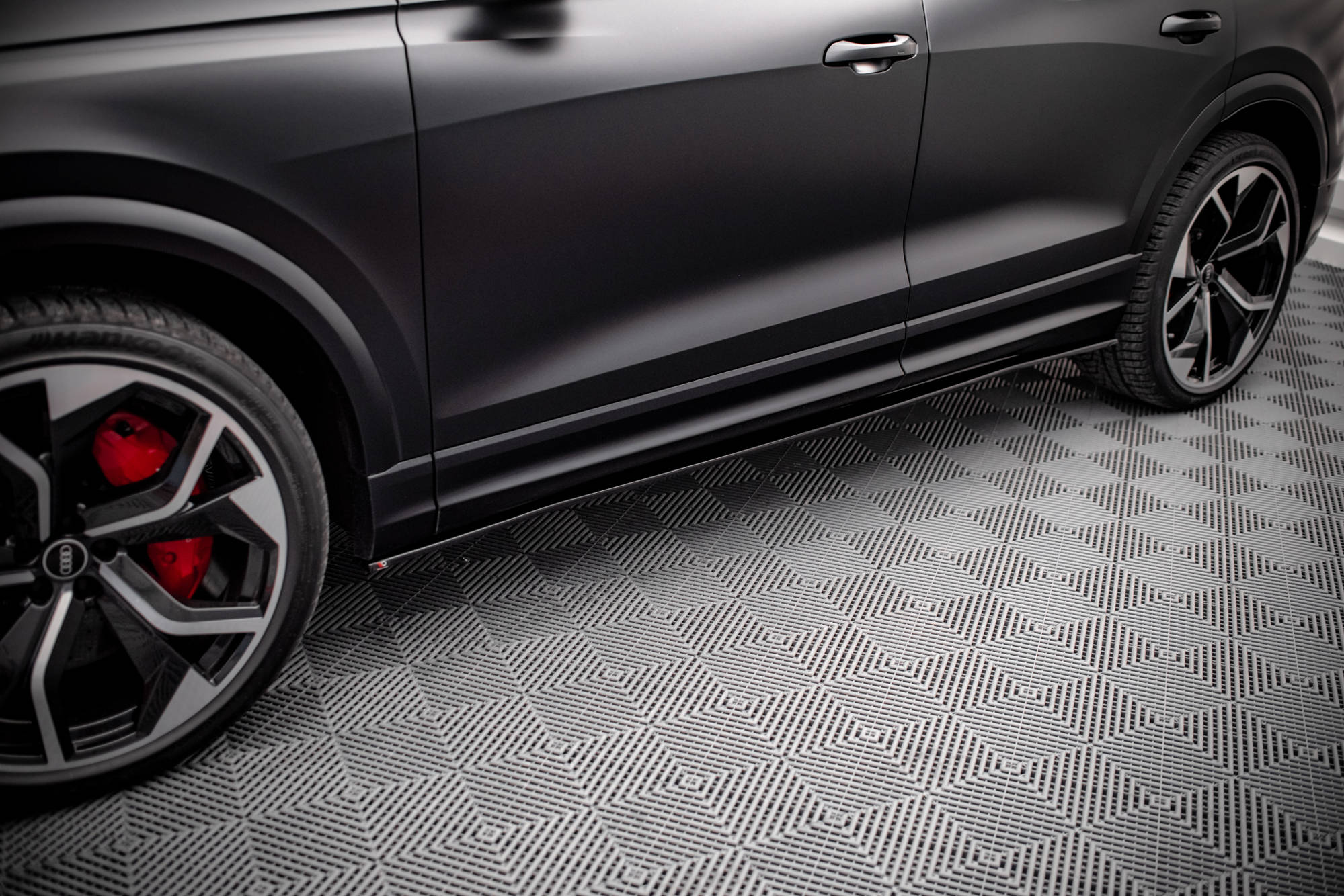 Maxton Design Street+ Seitenschweller Leisten passend für Audi RSQ8 Mk1 schwarz Hochglanz