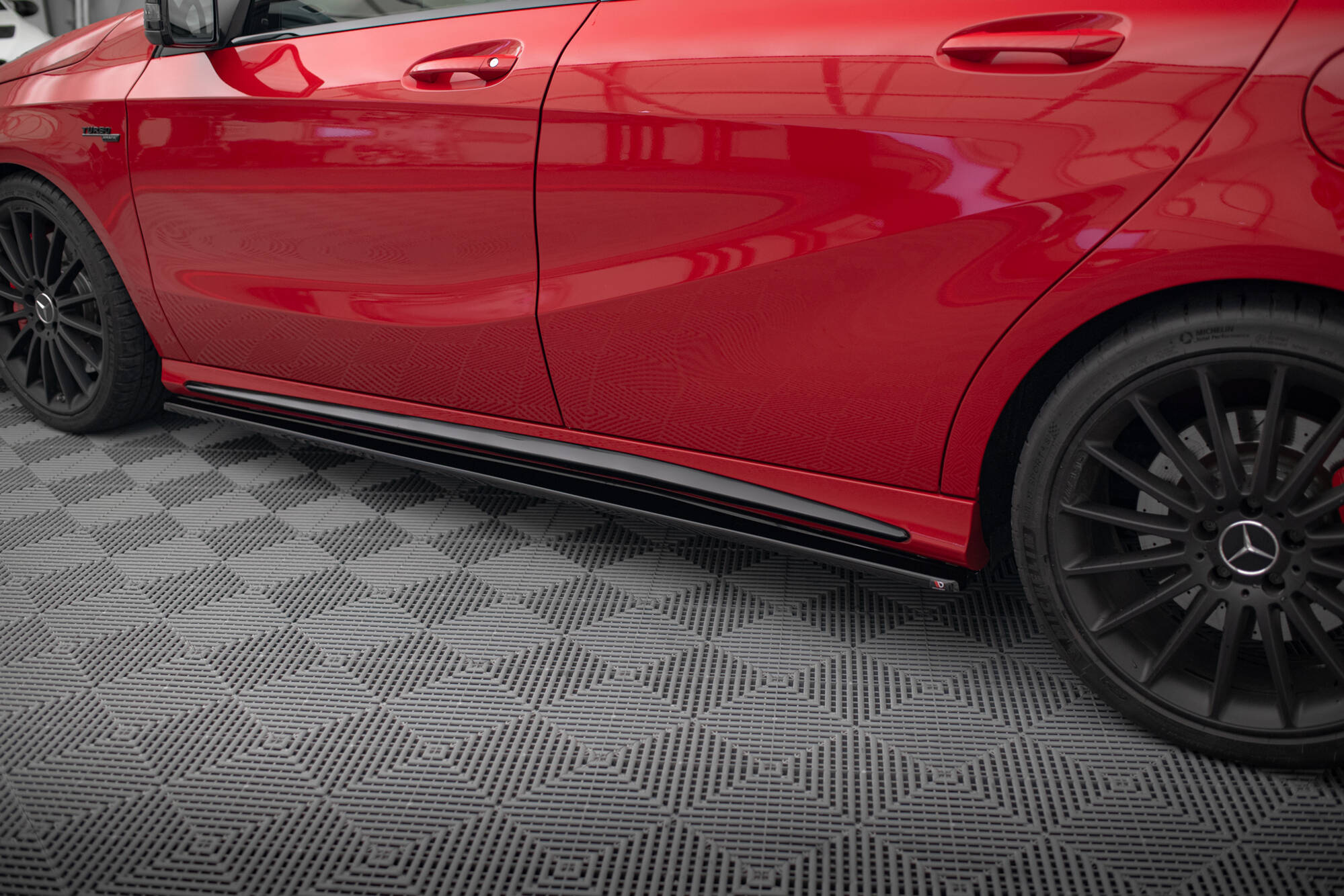 Maxton Design Street+ Seitenschweller Leisten passend für Mercedes A W176/ CLA 117 AMG/ CLA 117 AMG LINE Facelift schwarz Hochglanz