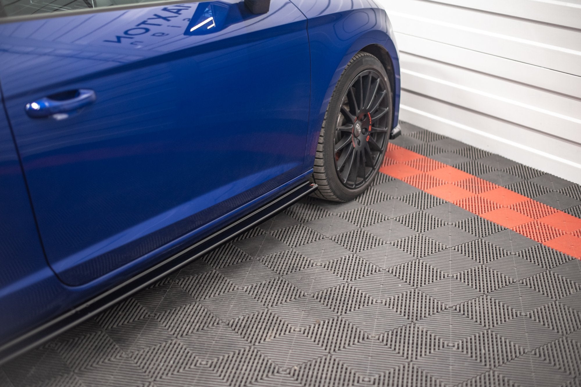 Maxton Design Street+ Seitenschweller Leisten passend für Seat Leon Cupra / FR SC Mk3 / Mk3 FL schwarz Hochglanz