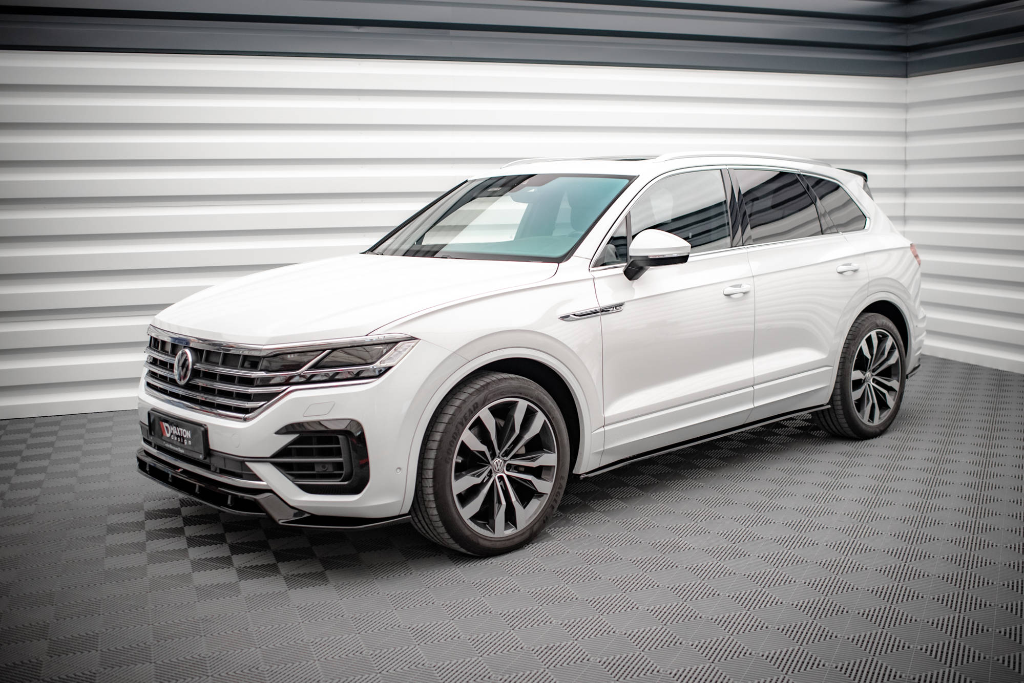 Maxton Design Street+ Seitenschweller Leisten passend für VW Touareg R-line Mk3 schwarz Hochglanz