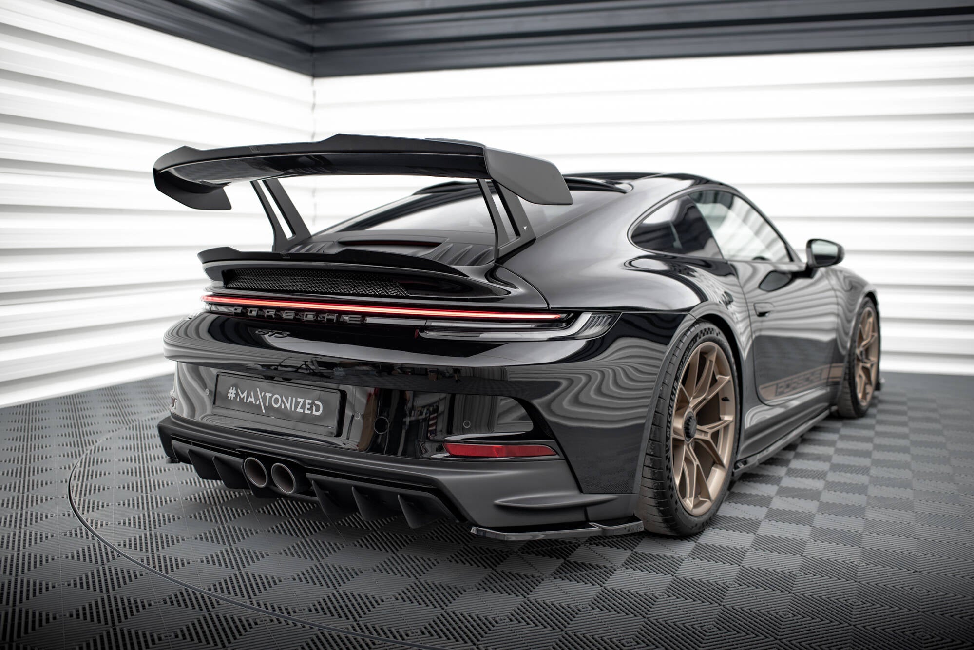 Maxton Design Heck Ansatz Flaps Diffusor passend für Porsche 911 992 GT3 schwarz Hochglanz