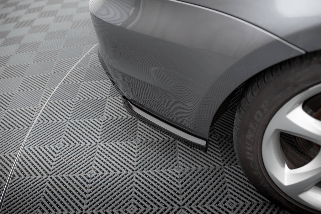 Maxton Design Heck Ansatz Flaps Diffusor passend für BMW 1er M-Paket E82 schwarz Hochglanz