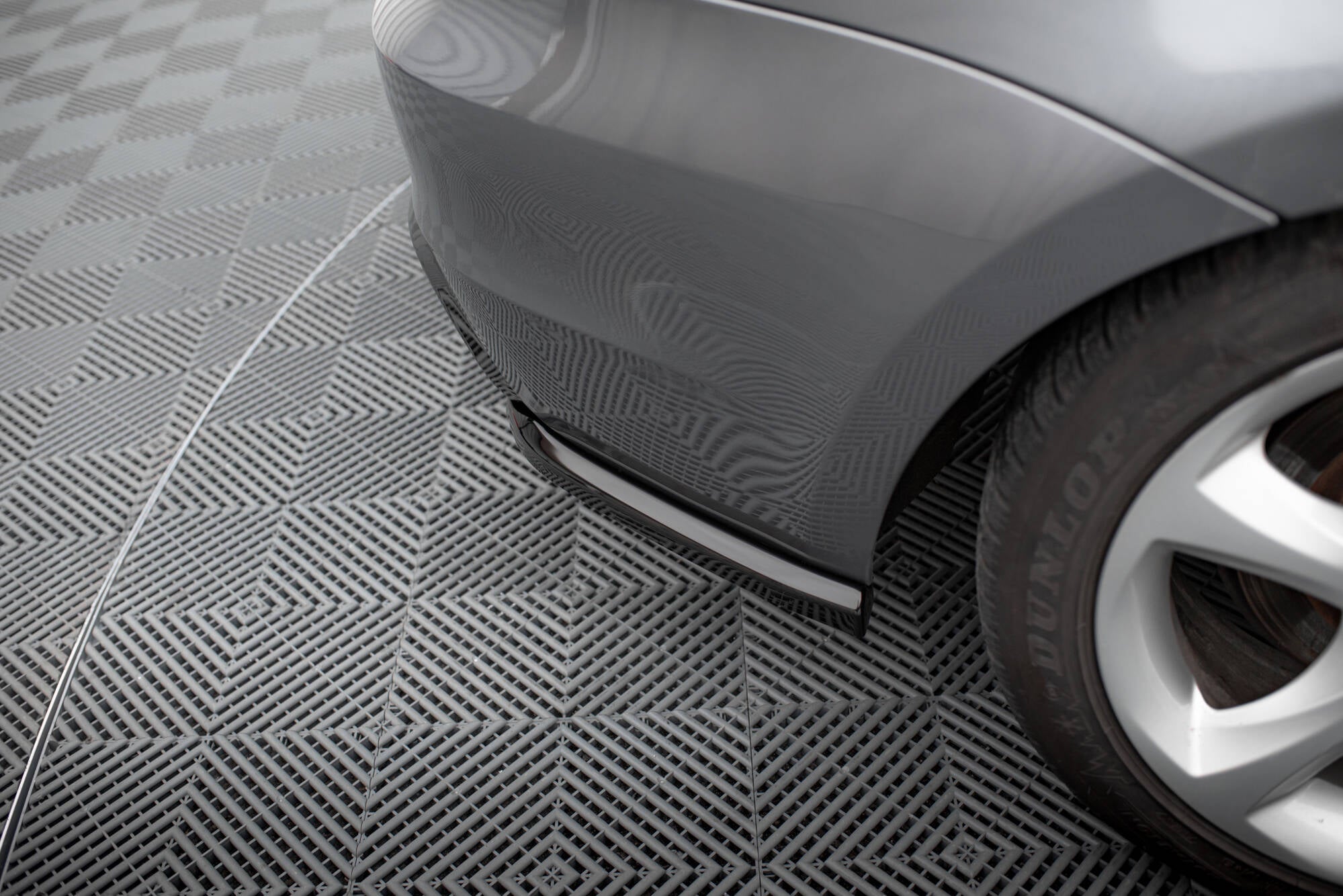 Maxton Design Heck Ansatz Flaps Diffusor passend für BMW 1er M-Paket E82 schwarz Hochglanz