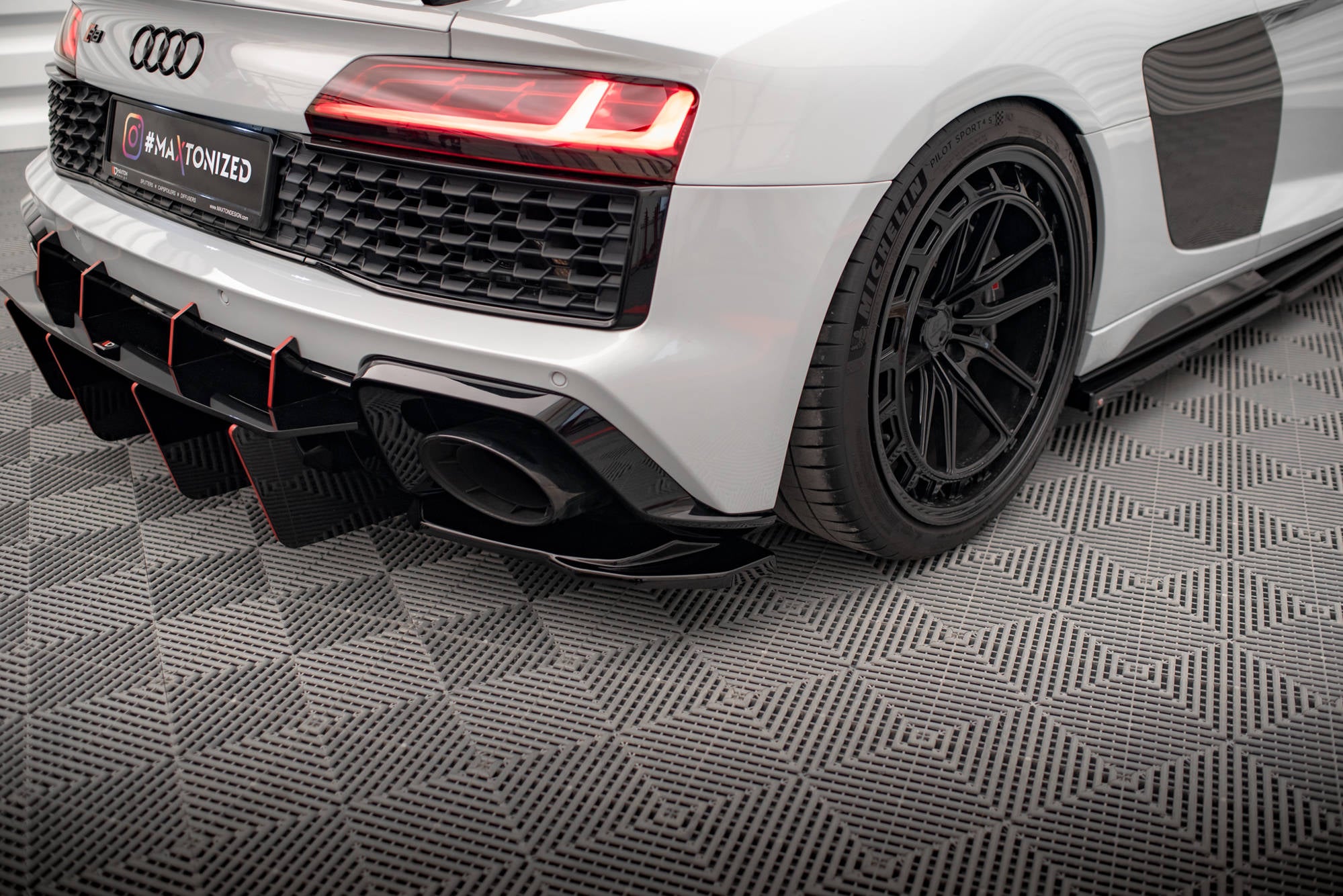 Maxton Design Heck Ansatz Flaps Diffusor passend für Audi R8 Mk2 Facelift schwarz Hochglanz