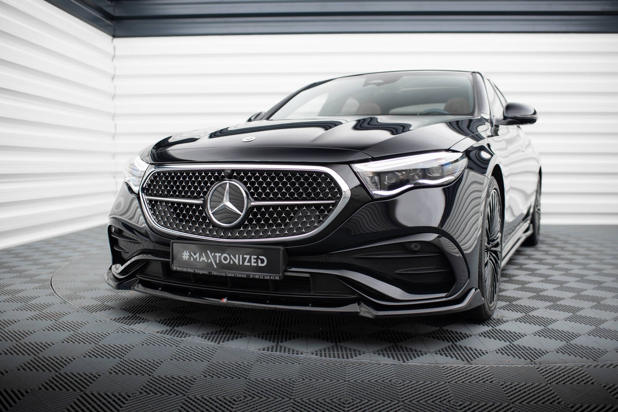 Maxton Design Street+ Spoilerlippe Front Ansatz V.2 passend für Mercedes-Benz E AMG-Line Limousine / Kombi W214 schwarz Hochglanz