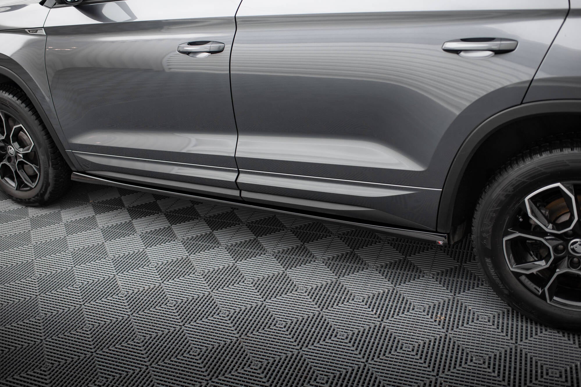 Maxton Design Street+ Seitenschweller Leisten passend für Skoda Kodiaq Sportline Mk1 Facelift schwarz Hochglanz