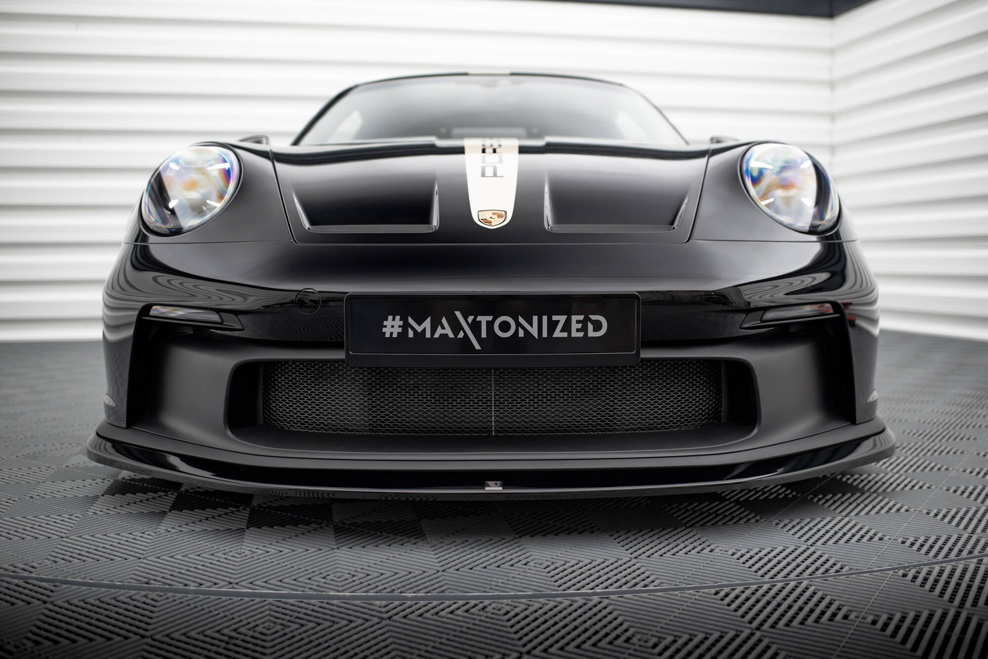 Maxton Design Street+ Spoilerlippe Front Ansatz passend für Porsche 911 992 GT3 schwarz Hochglanz