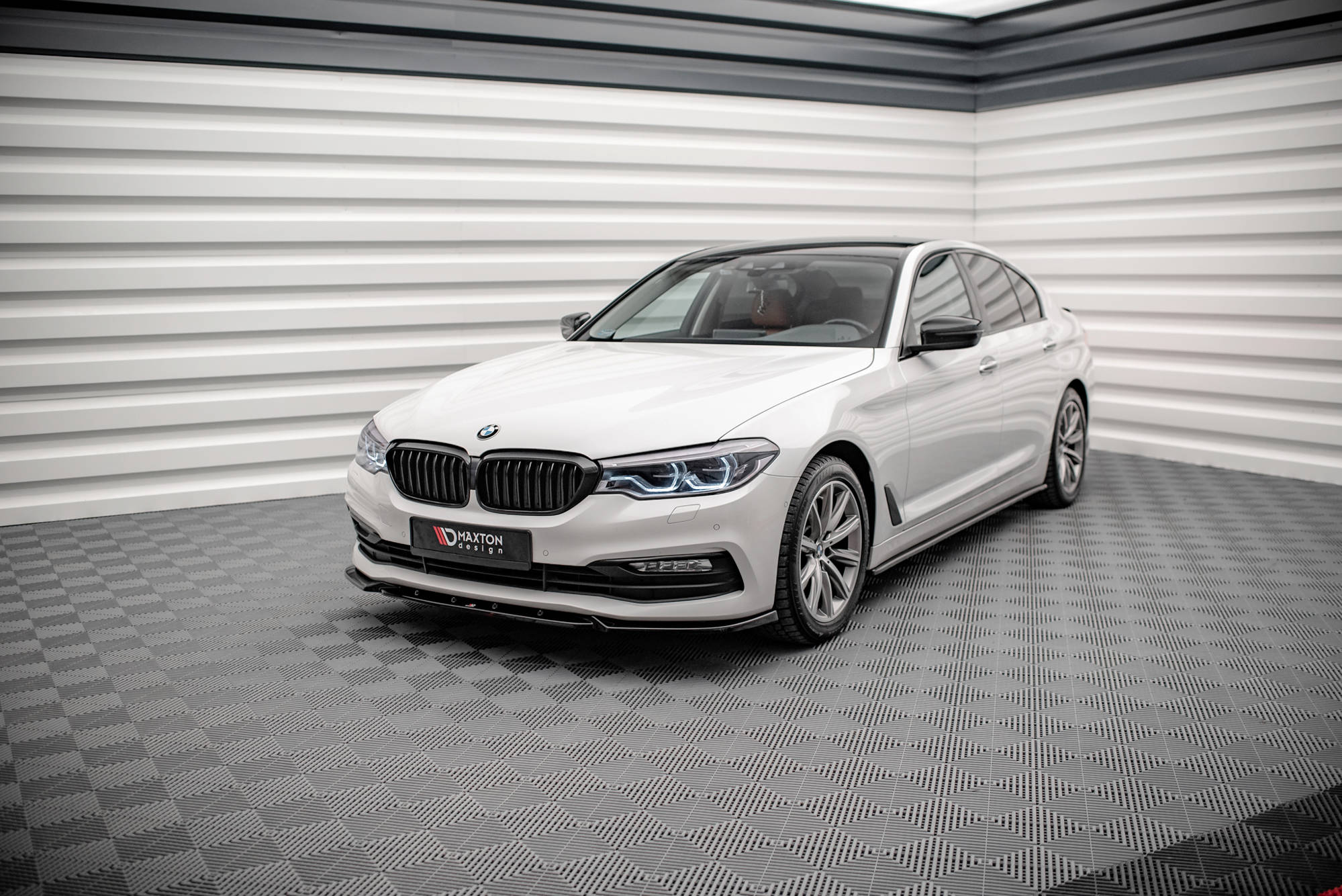 Maxton Design Street+ Seitenschweller Leisten passend für BMW 5er G30 / G31 schwarz Hochglanz