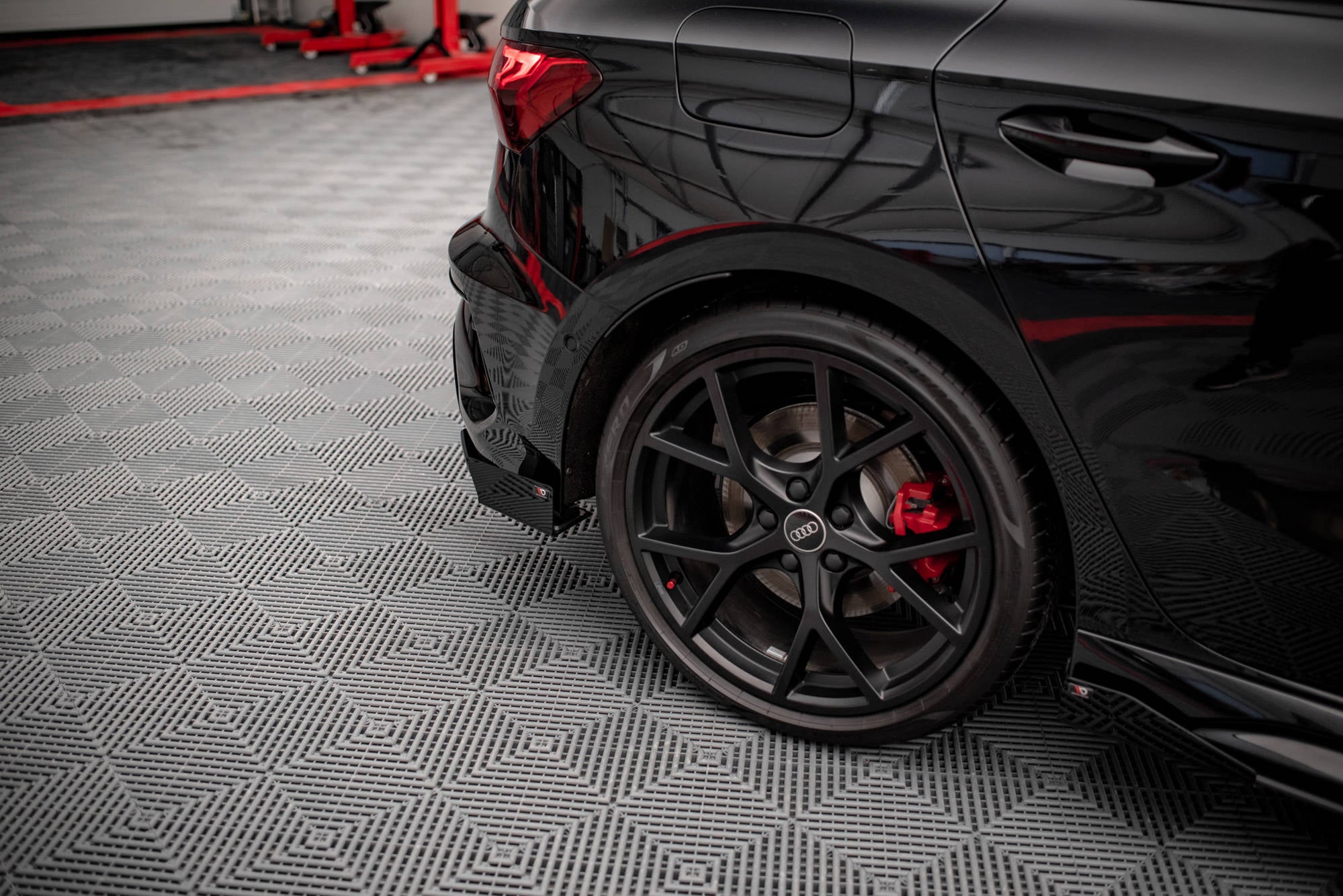 Maxton Design Street Pro Heck Ansatz Flaps Diffusor + Flaps passend für Audi RS3 Sportback 8Y schwarz Hochglanz
