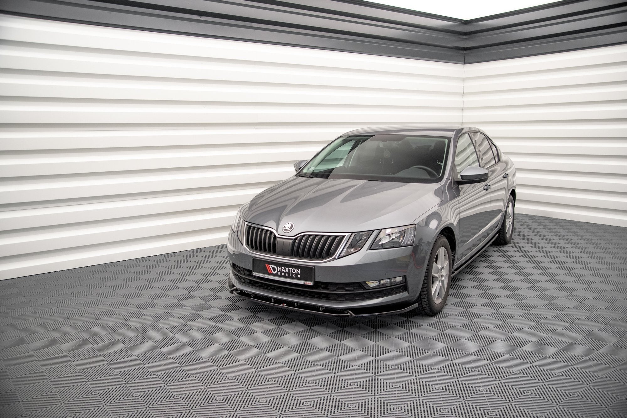 Maxton Design Street+ Spoilerlippe Front Ansatz V.1 passend für Skoda Octavia Mk3 Facelift schwarz Hochglanz