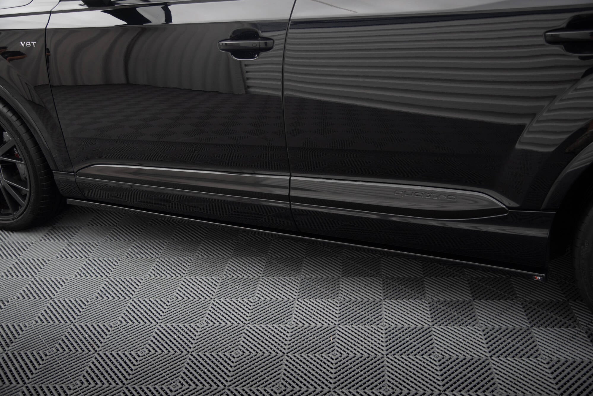 Maxton Design Street+ Seitenschweller Leisten V.2 passend für Audi SQ7 / Q7 S-Line Mk2 schwarz Hochglanz