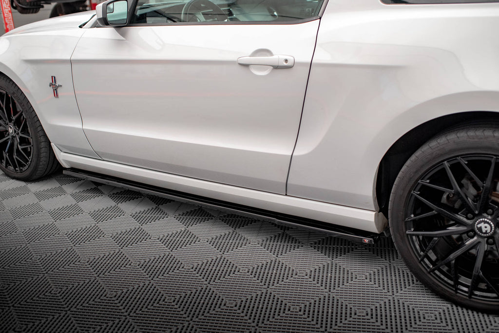 Maxton Design Street+ Seitenschweller Leisten passend für Ford Mustang Mk5 Facelift schwarz Hochglanz