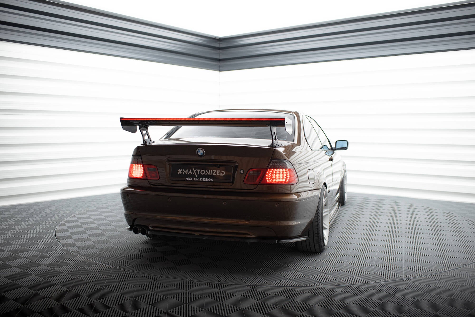 Maxton Design Carbon Spoiler With External Brackets Uprights + LED BMW 3er Coupe E46 für BMW 3er E46