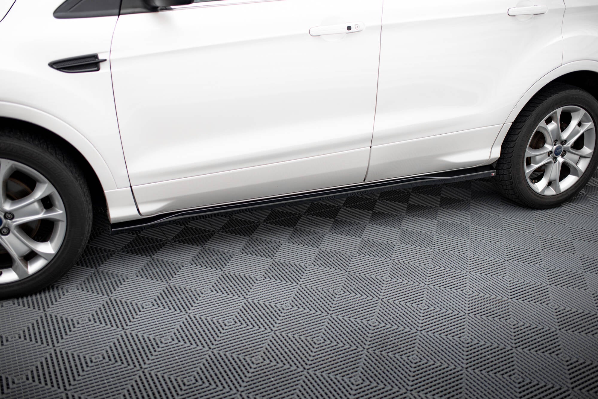 Maxton Design Street+ Seitenschweller Leisten passend für Ford Kuga ST-Line Mk2 Facelift schwarz Hochglanz