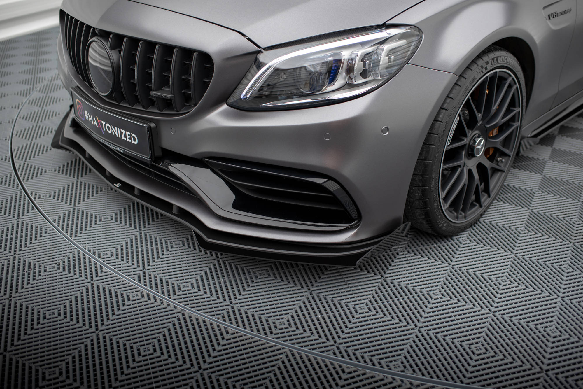 Maxton Design Front Stoßstange Flaps passend für Mercedes-AMG C63 Limousine / Kombi W205 Facelift schwarz Hochglanz