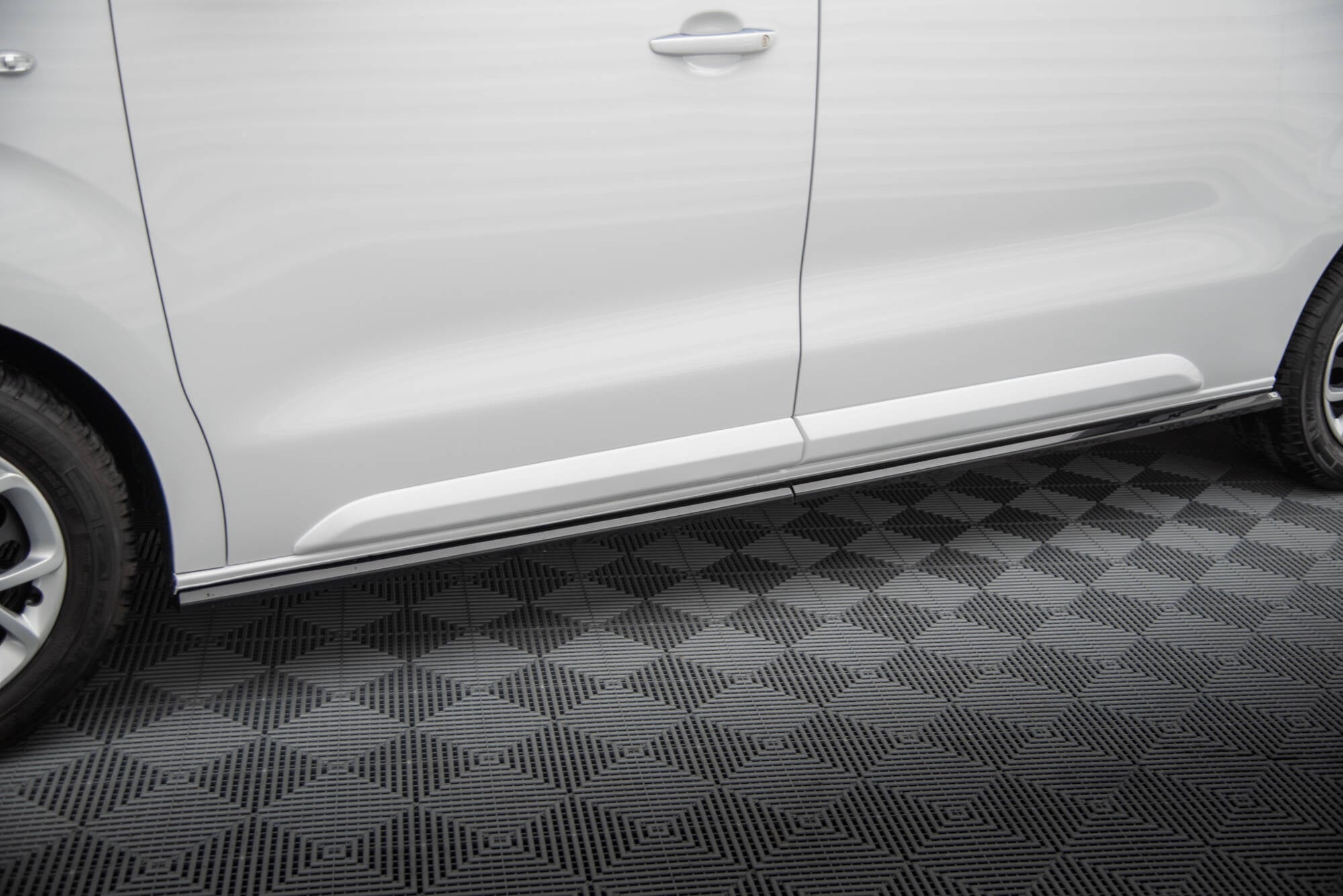 Maxton Design Street+ Seitenschweller Leisten passend für Peugeot Expert l2 /l3 Mk3 schwarz Hochglanz