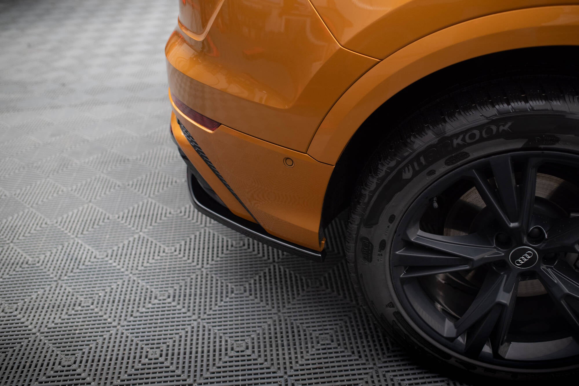 Maxton Design Heck Ansatz Flaps Diffusor passend für Audi Q8 S-line Mk1 schwarz Hochglanz