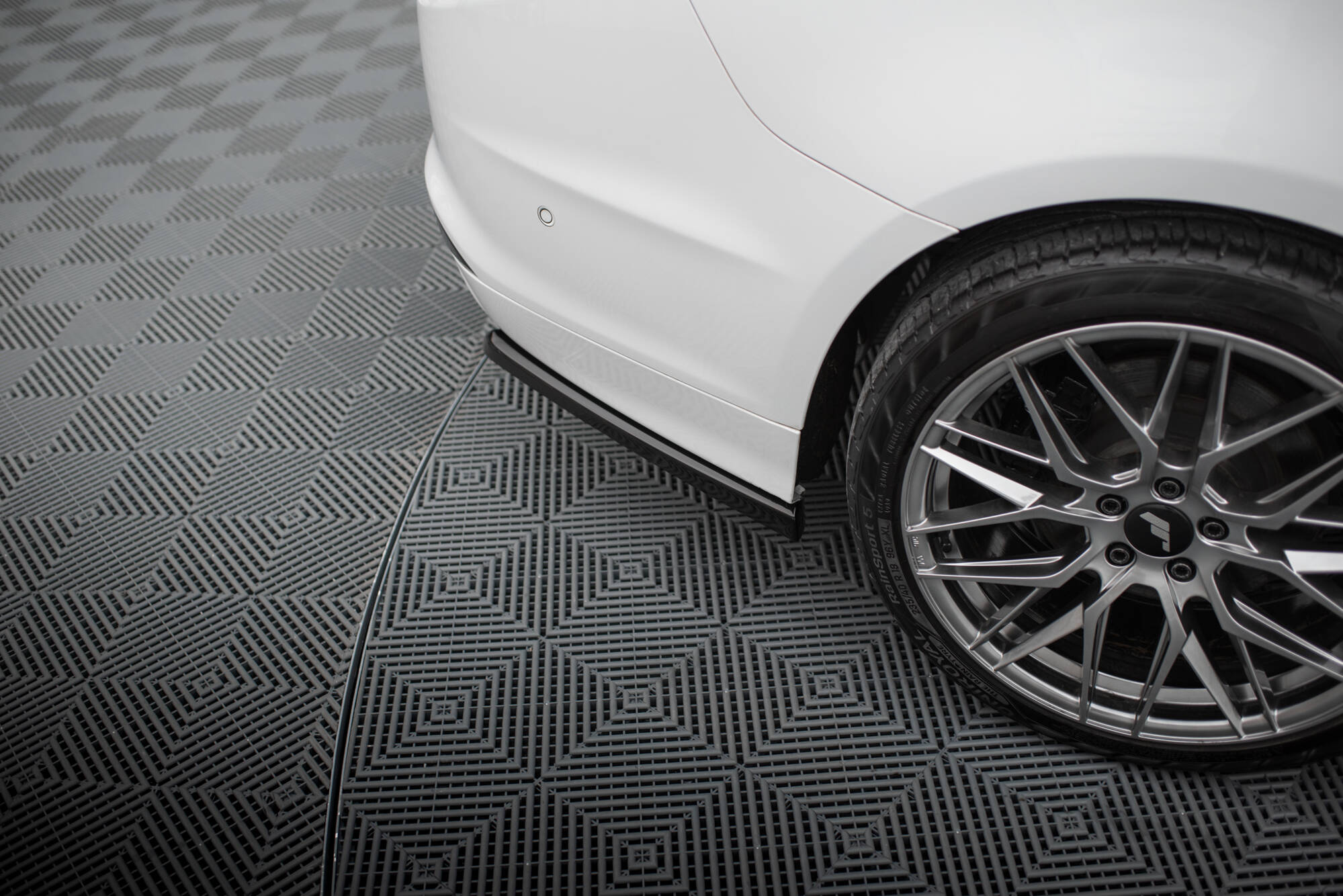 Maxton Design Heck Ansatz Flaps Diffusor passend für Ford Mondeo Sport Mk5 Facelift / Fusion Sport Mk2 Facelift schwarz Hochglanz