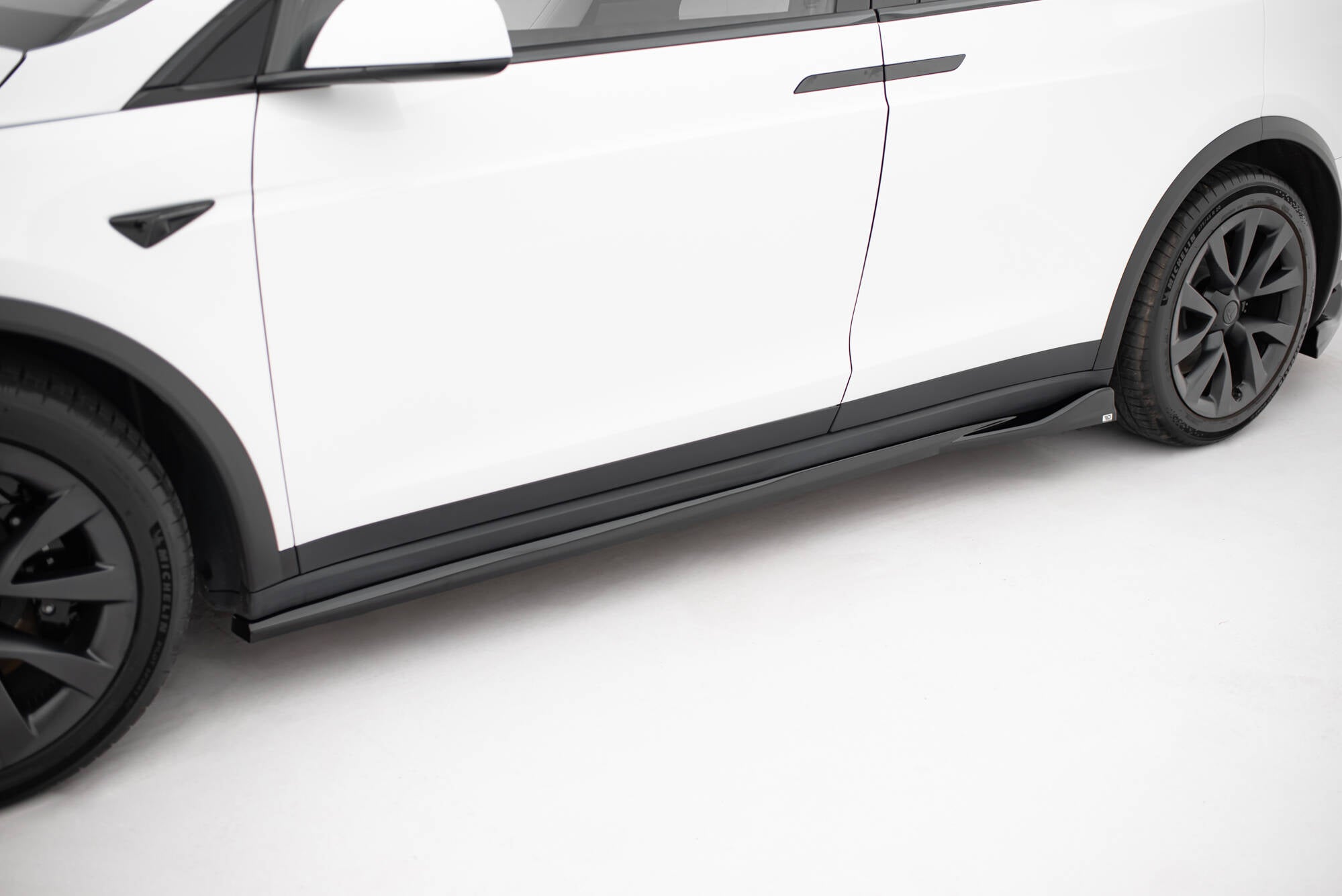Maxton Design Street+ Seitenschweller Leisten V.2 passend für Tesla Model X Mk1 Facelift schwarz Hochglanz