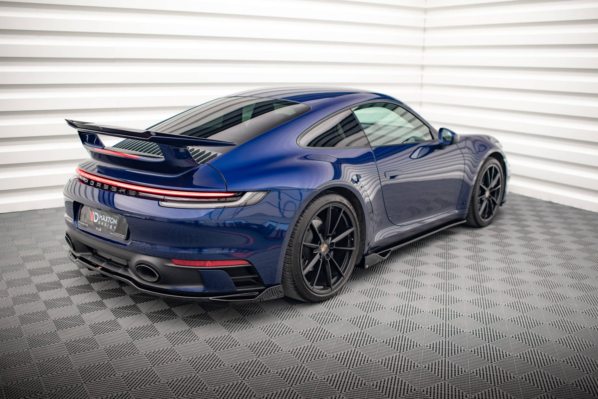 Maxton Design Street+ Seitenschweller Leisten V.2 passend für Porsche 911 Carrera Aero / Carrera GTS 992 schwarz Hochglanz