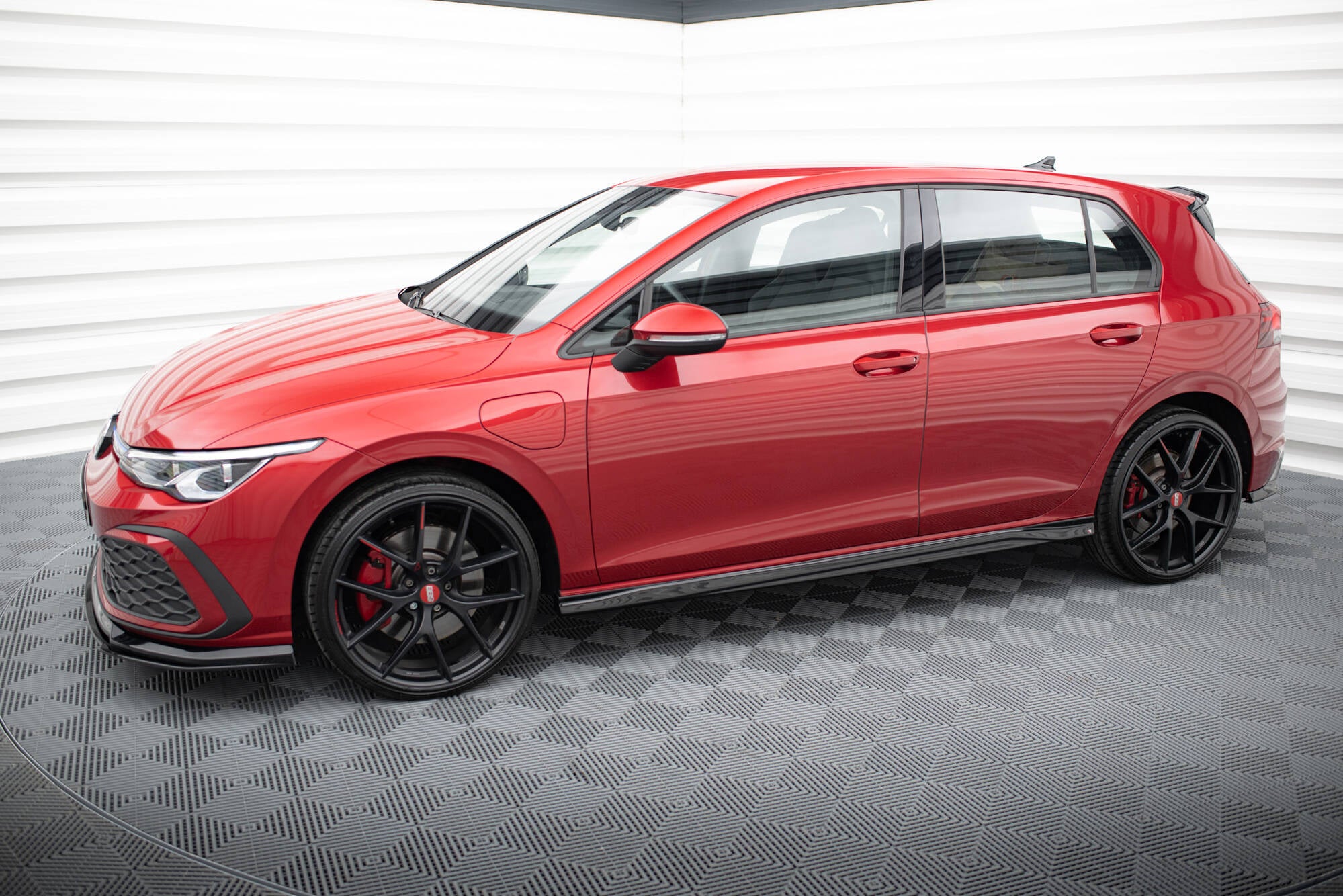 Maxton Design Street+ Seitenschweller Leisten passend für V.3 passend für VW Golf GTI / GTE / GTI Clubsport / GTD / R-Line Mk8 schwarz Hochglanz