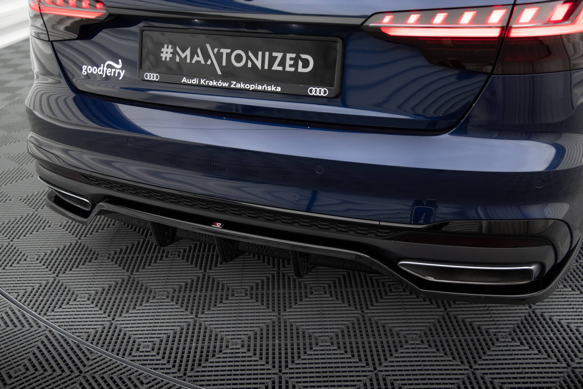 Maxton Design Street+ Mittlerer Diffusor RACE V.2 passend für Audi A4 S-Line B9 Facelift schwarz Hochglanz
