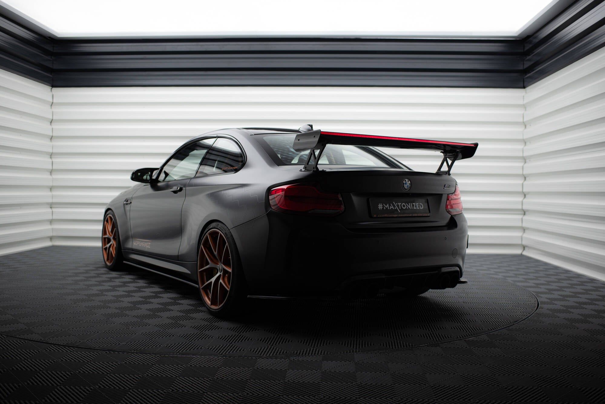 Maxton Design Carbon Spoiler With External Brackets Uprights + LED BMW M2 F87 / 2 / 2 M-Paket F22 für BMW M2 F87