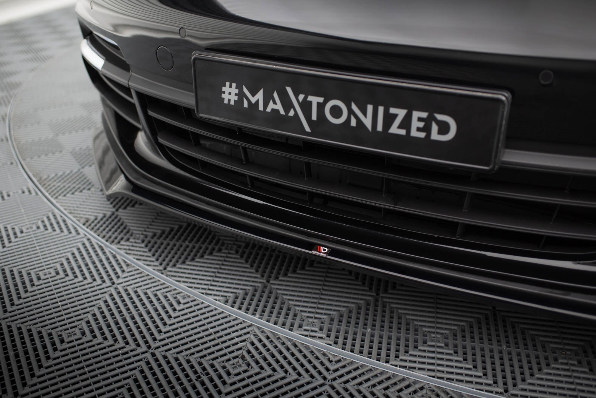 Maxton Design Street+ Spoilerlippe Front Ansatz V.2 passend für Porsche Panamera E-Hybrid / Panamera 4S 971 schwarz Hochglanz