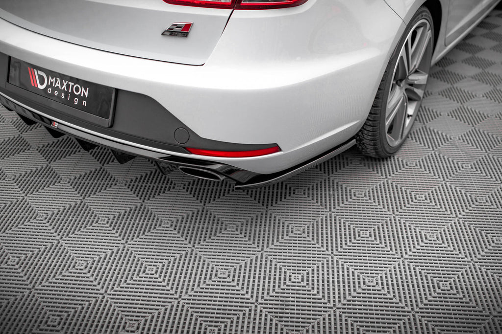 Maxton Design Heck Ansatz Flaps Diffusor V.2 passend für Seat Leon Cupra Sportstourer Mk3 schwarz Hochglanz