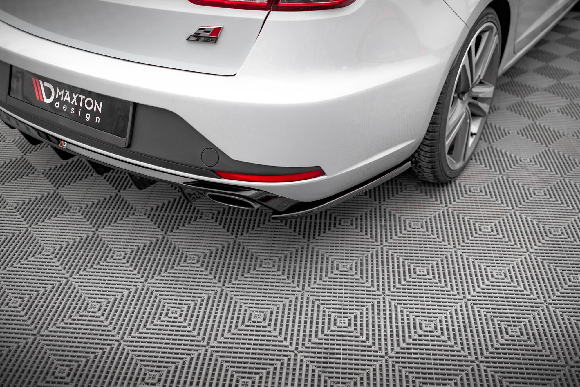 Maxton Design Heck Ansatz Flaps Diffusor V.2 passend für Seat Leon Cupra Sportstourer Mk3 schwarz Hochglanz