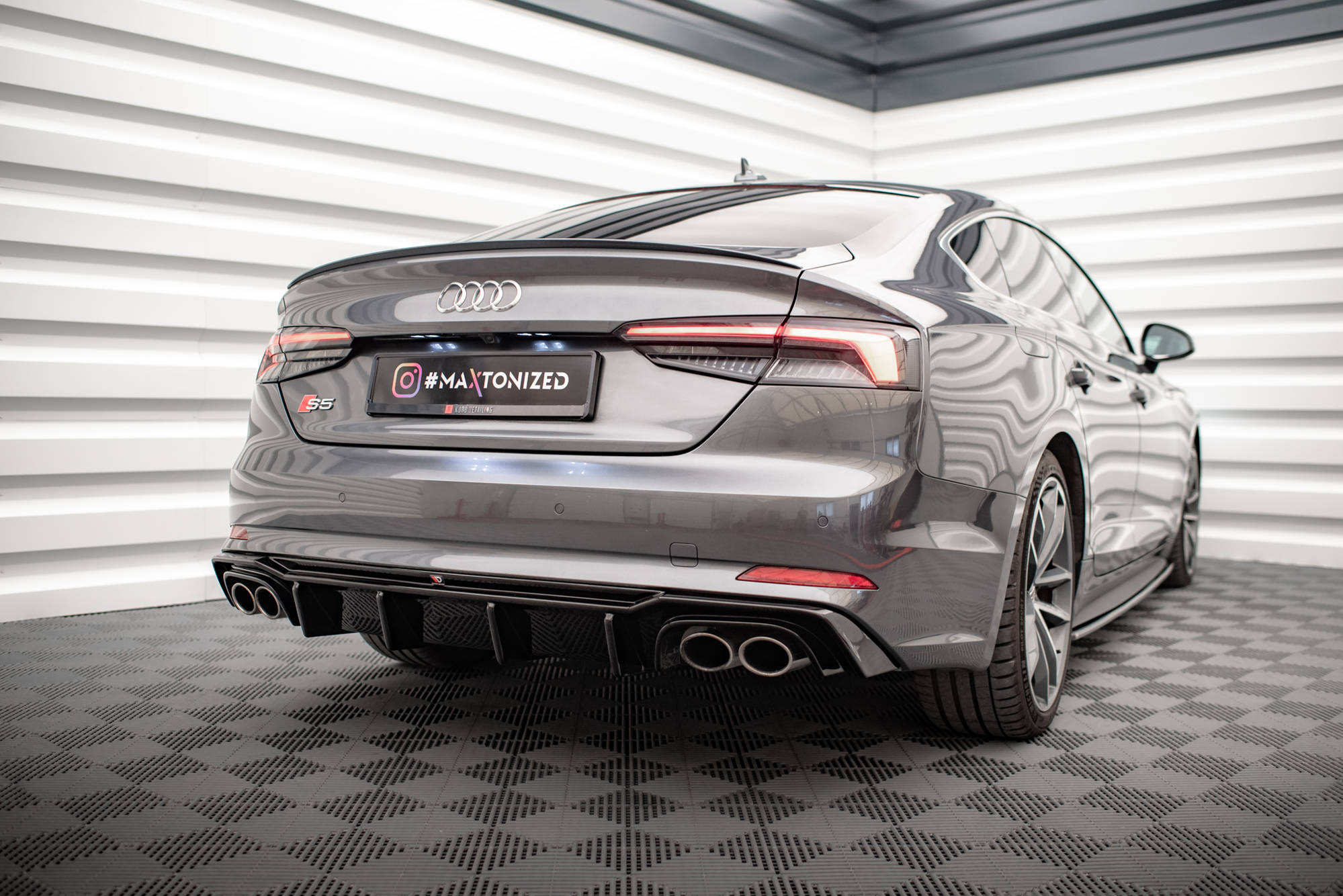 Maxton Design Diffusor Heck Ansatz passend für Audi S5 F5 Coupe / Sportback schwarz Hochglanz